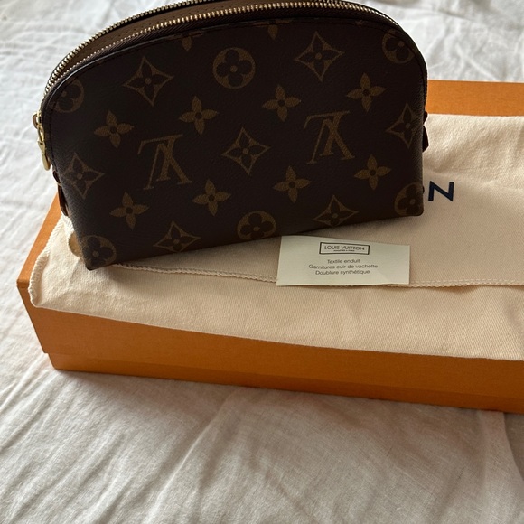 🤎Louis Vuitton Cosmetic Pouch🤎 - Picture 9 of 11